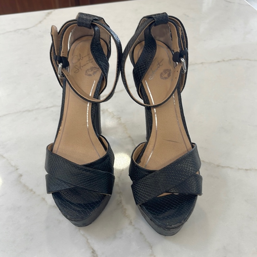 Colin Stuart Faux Snakeskin Platform Sanfals